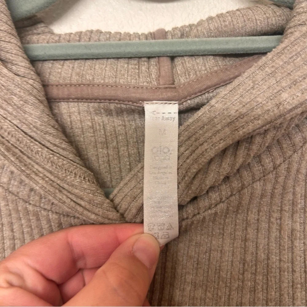 ALO Yoga Muse Hoodie Ribbed Sweatshirt Cropped Gravel Heather Women’s Size M - Picture 4 of 5
